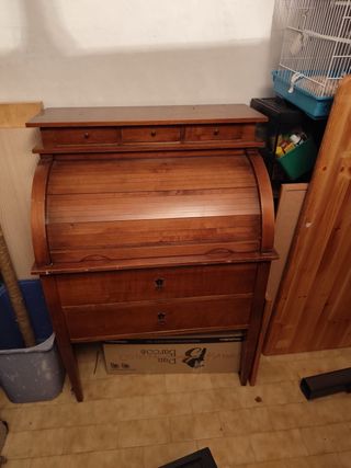 Escritorio antiguo de madera