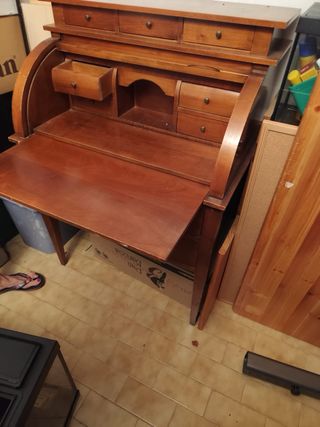 Escritorio antiguo de madera