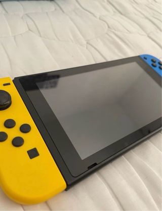 Nintendo Switch Fortnite - Azul y Amarillo