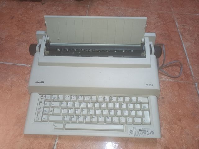 Olivetti PT 505: Máquina de escribir
