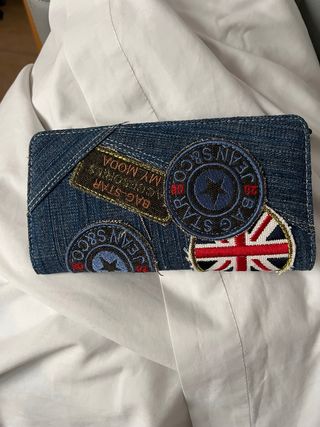 Monedero vaquero azul con parches