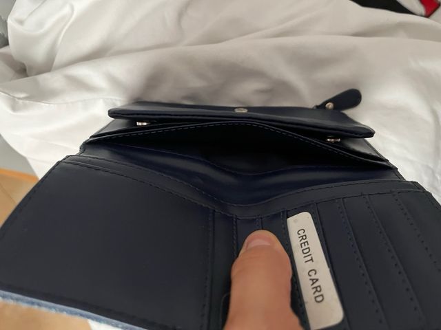 Monedero vaquero azul con parches