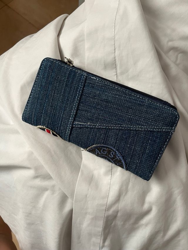 Monedero vaquero azul con parches