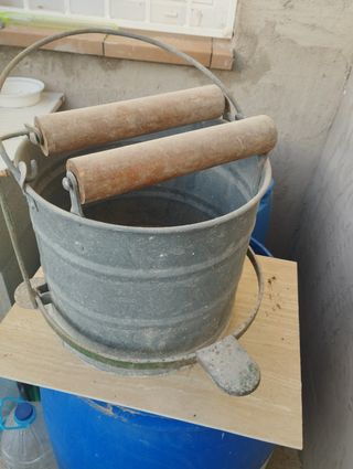 Cubo metálico antiguo Rodox