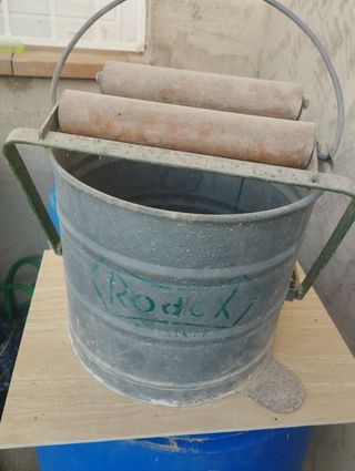 Cubo metálico antiguo Rodox