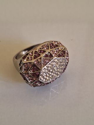 Anello con Cristalli Rosa e Argento.