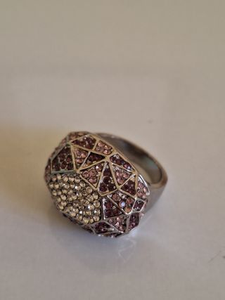 Anello con Cristalli Rosa e Argento.