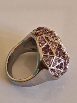 Anello con Cristalli Rosa e Argento.