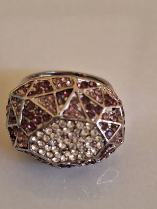 Anello con Cristalli Rosa e Argento.