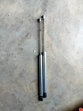 Amortiguadores maletero Golf IV