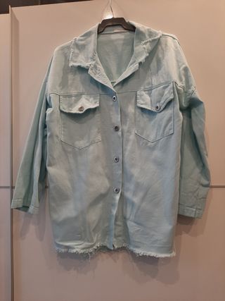 Cazadora finita azul claro