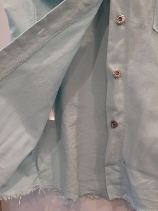 Cazadora finita azul claro