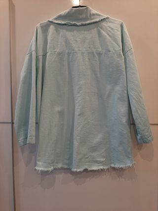 Cazadora finita azul claro