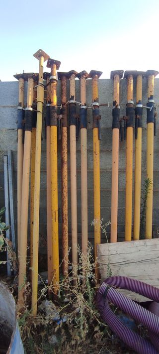 14 Puntales de obra usados de 2,20