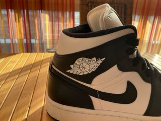 Air Jordan 1 Mid - Negro/Blanco
