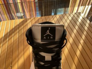 Air Jordan 1 Mid - Negro/Blanco