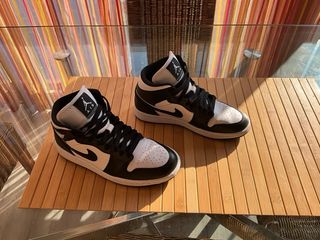 Air Jordan 1 Mid - Negro/Blanco