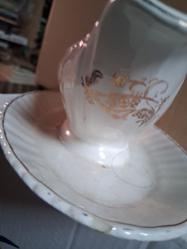 Piattino in porcellana dorata con vassoio