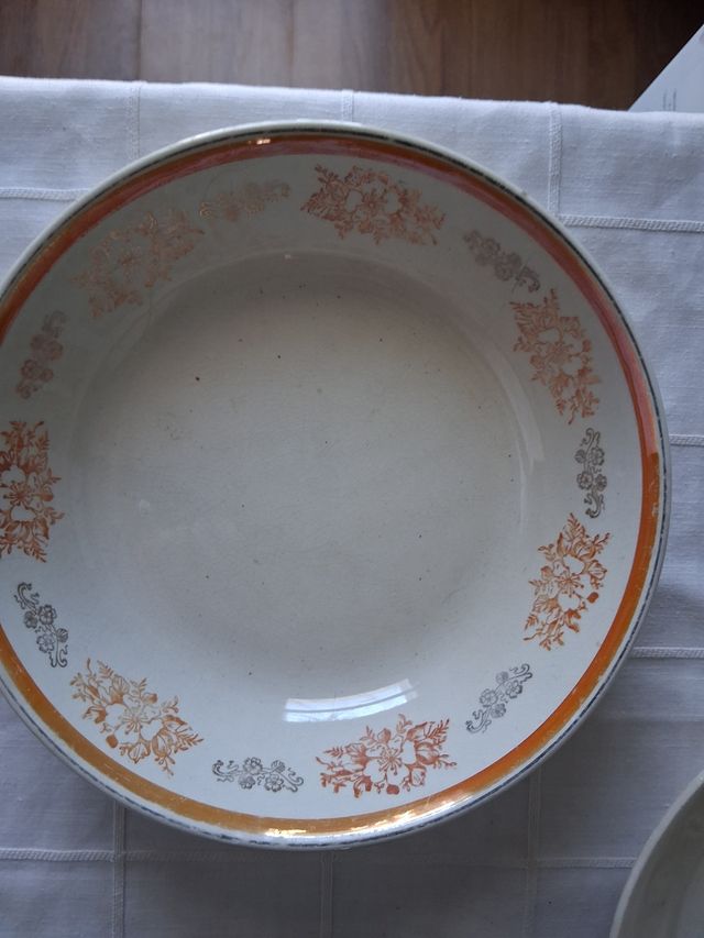 Piattino in porcellana dorata con vassoio