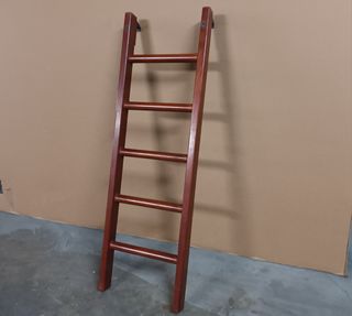 Escalera madera pequeña 