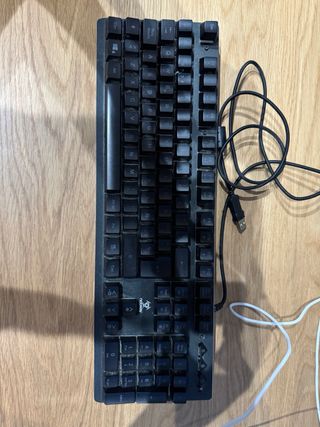 El precio de un teclado 25€ por los dos 40€
