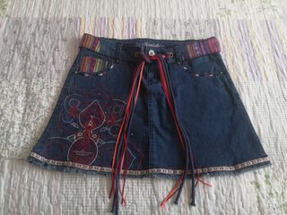 Falda vaquera bordada multicolor