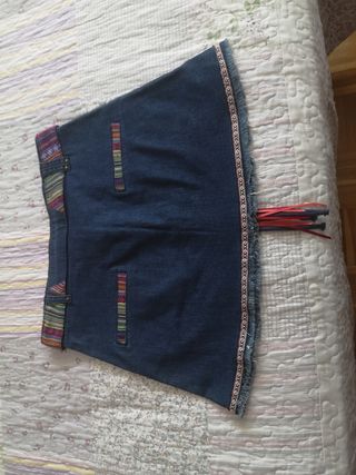 Falda vaquera bordada multicolor