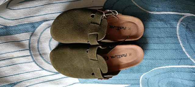 Chanclas de ante verde oliva. Sin estrenar.