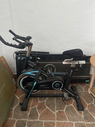 Bicicleta spinning Extreme25 y cinta de correr