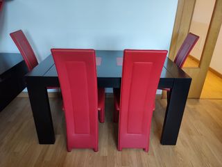4 sillas rojas