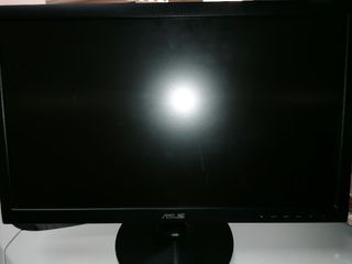 TV Asus 20" - Preto