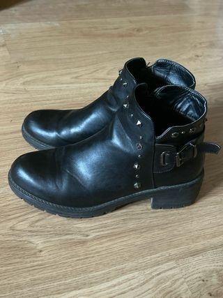 Botines negros de piel