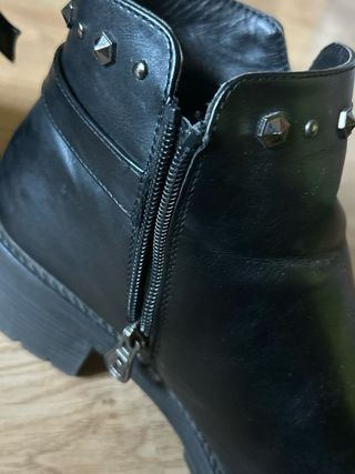 Botines negros de piel
