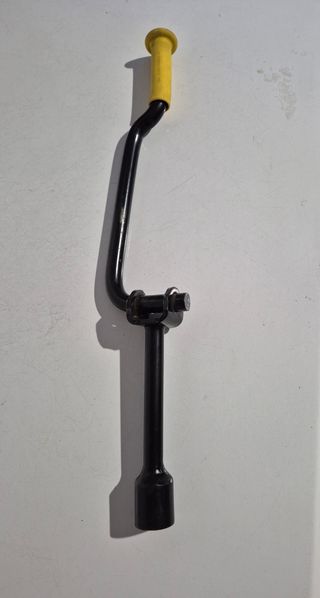 Llave rueda Renault Kangoo