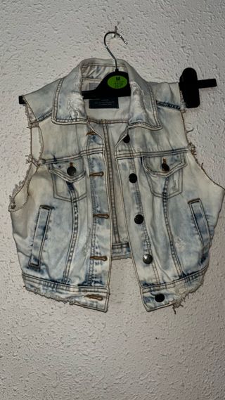 Chaqueta vaquera desgastada 