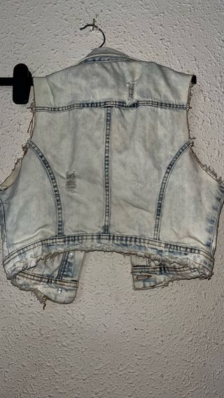 Chaqueta vaquera desgastada 