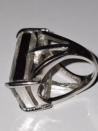 Anello imponente con grande cristallo