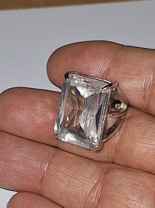 Anello imponente con grande cristallo