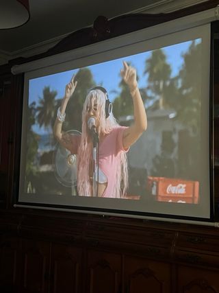 Proyector Xming Episode One + PANTALLA 220” Electr