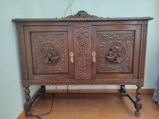 Muebles antiguos de madera tallada