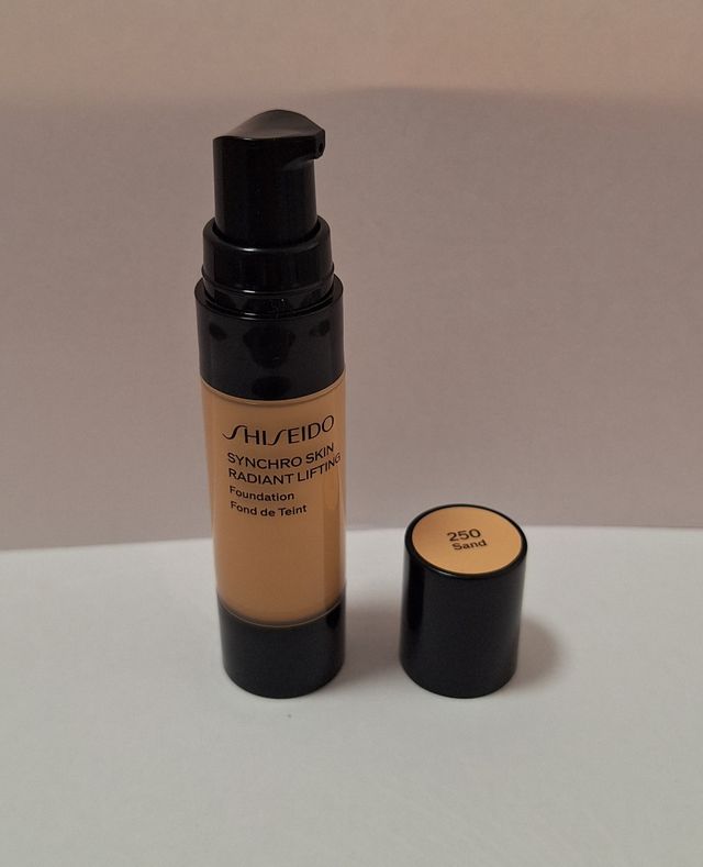 Base Shiseido Synchro Skin 250 Sand