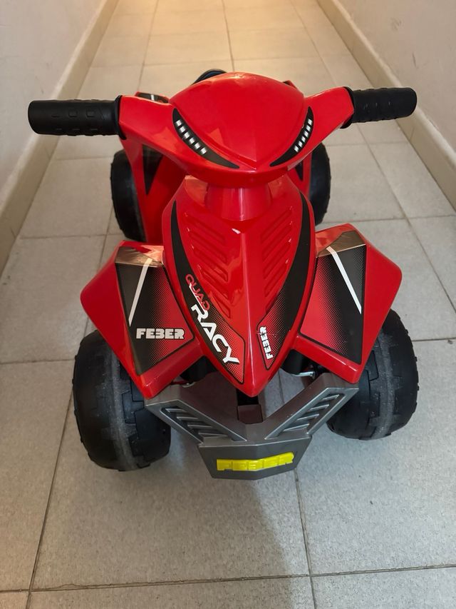 Quad eléctrico infantil Feber Racy