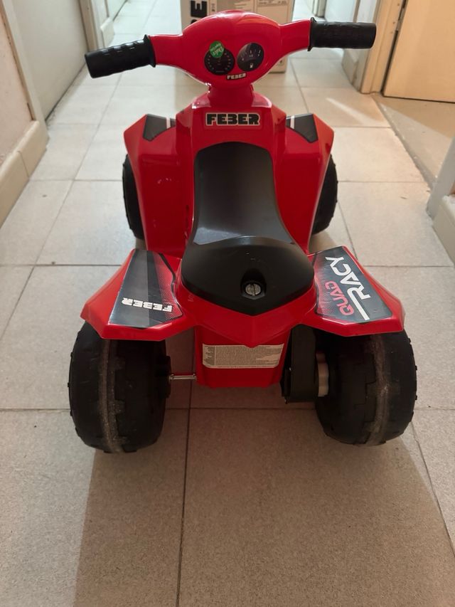 Quad eléctrico infantil Feber Racy