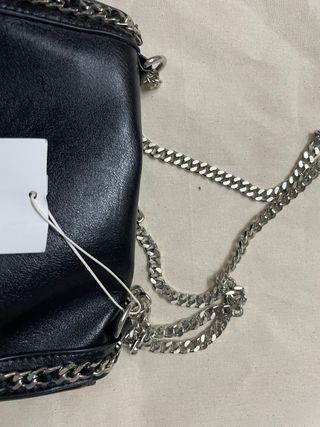 Bolso Bershka negro cadena