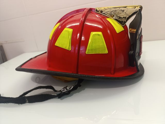 Casco bombero americano Cairns 1010 rojo
