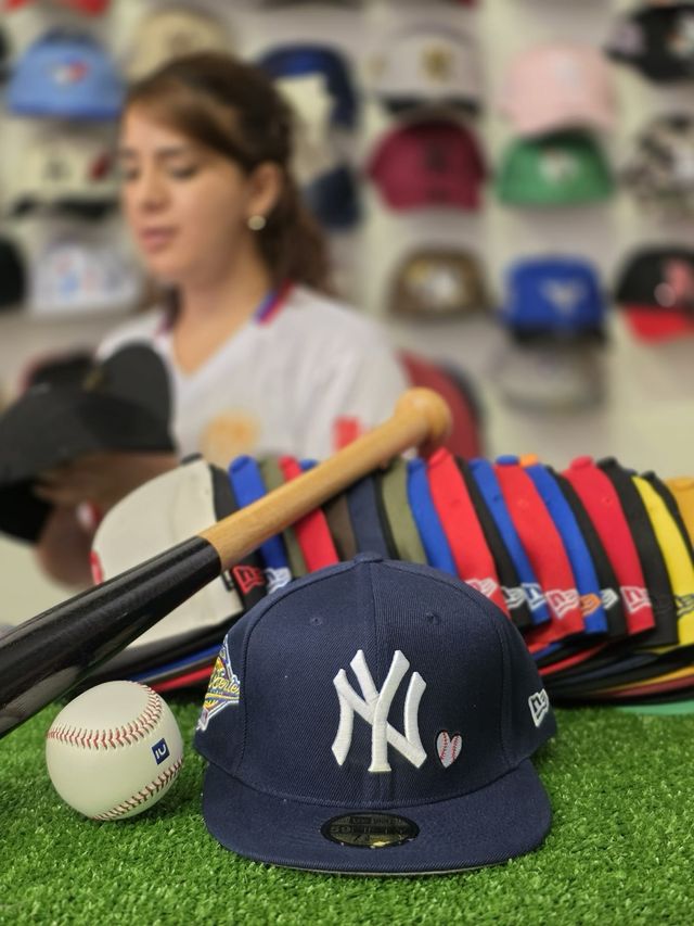 Gorras New Era azules y blancas