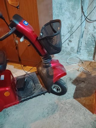 Moto eléctrica roja para mayores
