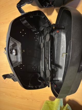 Maletas + Soporte Givi Topcase