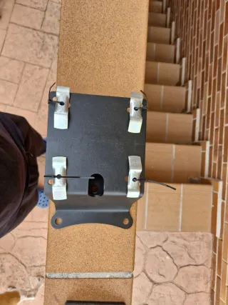 Soporte baúl moto sym 300