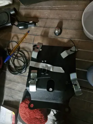 Soporte baúl moto sym 300